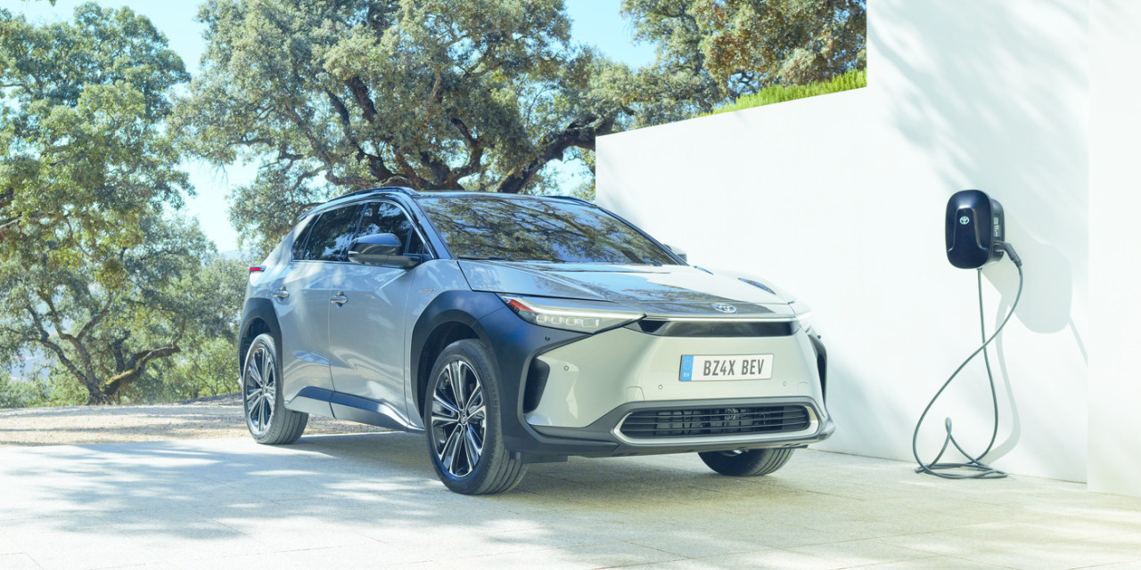 De bZ4X de nieuwe batterij-elektrische SUV van Toyota